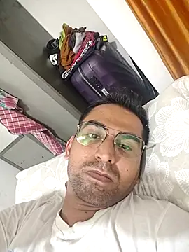 Snapshot of RonitVora chatting on 29, 5, 2026 RonitVora online show from 29, 5, 2026