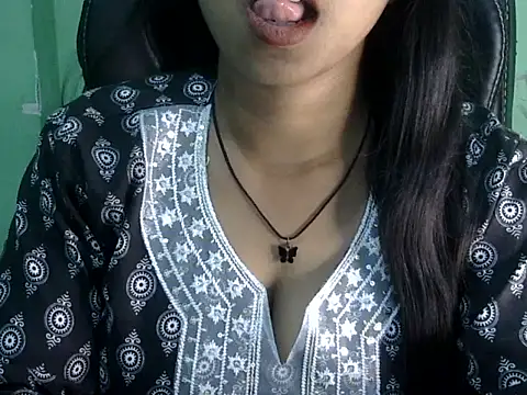 cute momo love online show from 30, 4, 2026