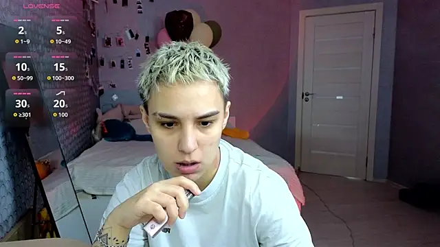 LuxuryLoverss online show from 11, 4, 2026