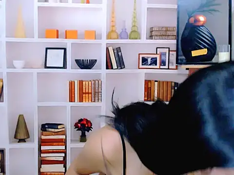 Queeny Cassandra online show from 19, 5, 2026