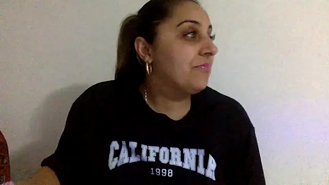 Snapshot of I_amXenox chatting on 2, 4, 2026 I amXenox online show from 2, 4, 2026