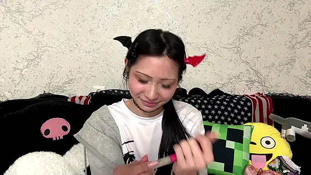 kishagrayone online show from 14, 5, 2026