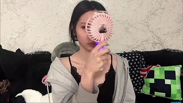 kishagrayone online show from 12, 5, 2026