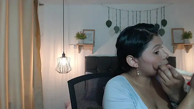 Emma hassani online show from 6, 4, 2026