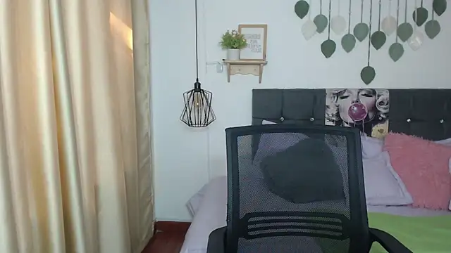 Emma hassani online show from 4, 4, 2026