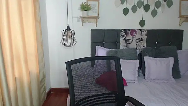 Emma hassani online show from 11, 4, 2026