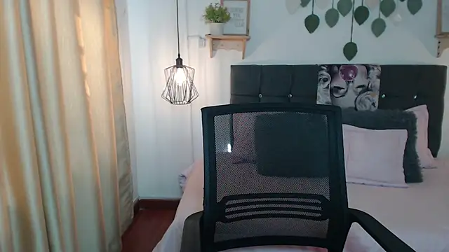 Emma hassani online show from 9, 4, 2026