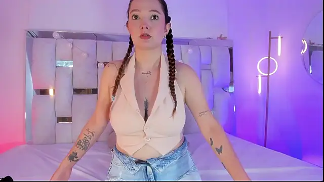 HecateCorvin online show from 24, 2, 2026