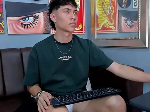 Snapshot of AronTawers chatting on 27, 2, 2026 AronTawers online show from 27, 2, 2026