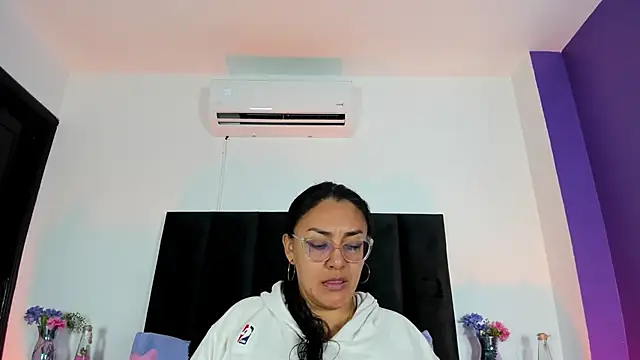 scarlet  ray  online show from 24, 3, 2026