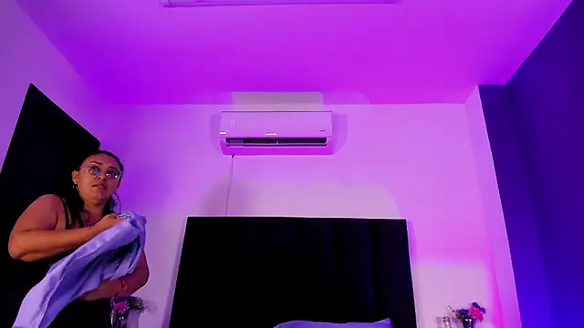 scarlet  ray  online show from 13, 3, 2026