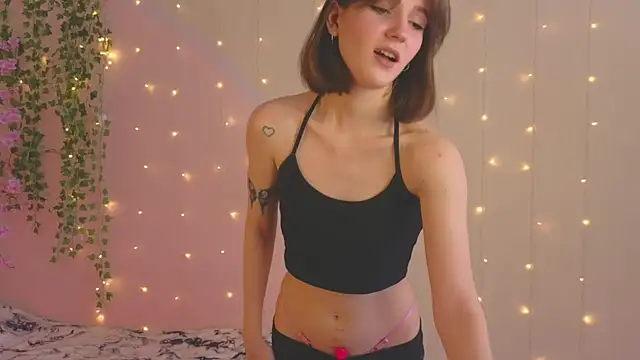 PeachyWhisper online show from 24, 5, 2026
