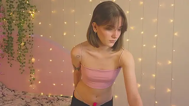 PeachyWhisper online show from 16, 5, 2026
