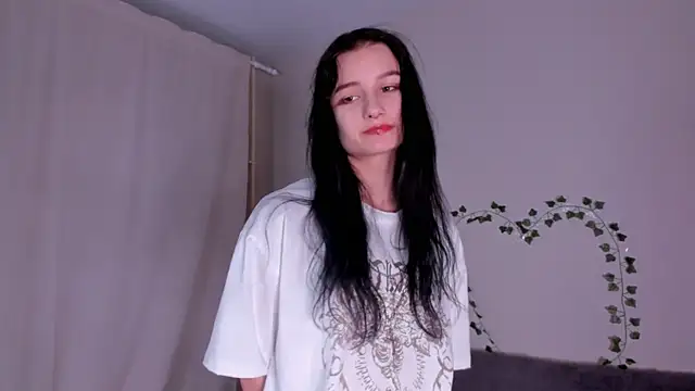 Snapshot of kira_montelle chatting on 26, 2, 2026 kira montelle online show from 26, 2, 2026