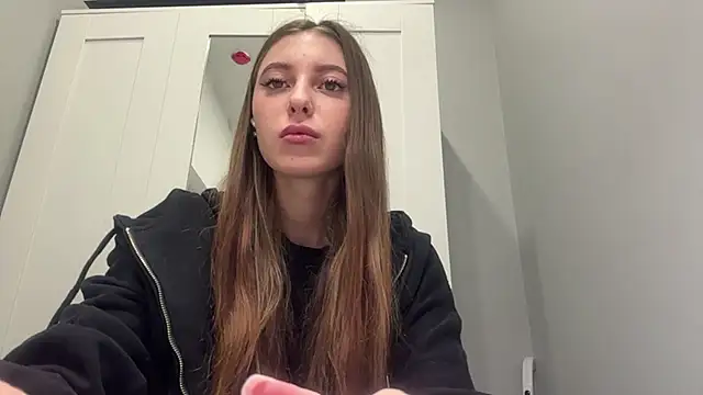 selena favn online show from 5, 3, 2026