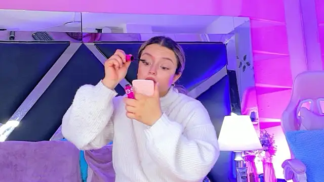 Giigii Hadid  online show from 28, 2, 2026