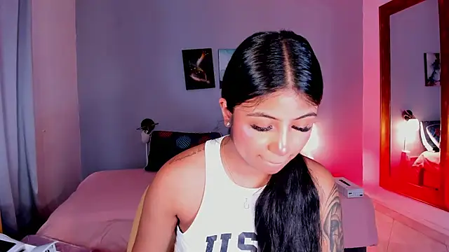 KimTaylorW online show from 17, 7, 2026