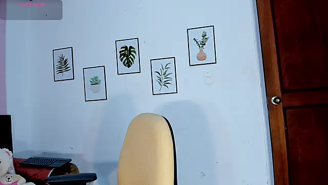 KimTaylorW online show from 7, 4, 2026