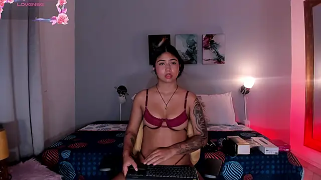 KimTaylorW online show from 26, 5, 2026