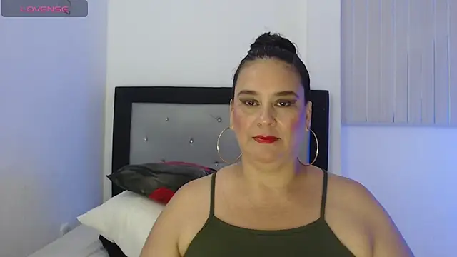 Sharlot curvy online show from 24, 3, 2026