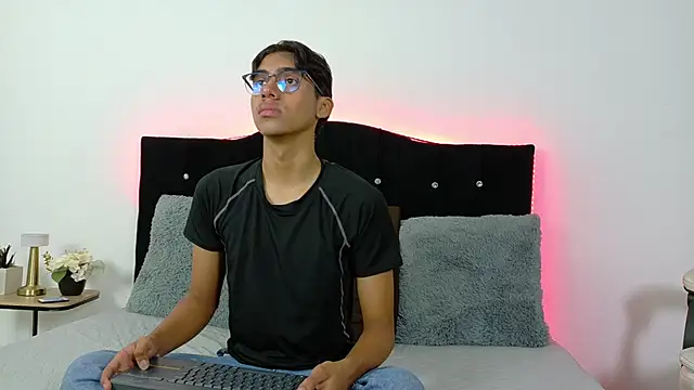Snapshot of Eros_Lux chatting on 16, 6, 2026 Eros Lux online show from 16, 6, 2026