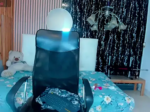 MarianaGalviz  online show from 2, 4, 2026