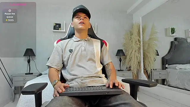 Snapshot of DylanRoyce_ chatting on 28, 5, 2026 DylanRoyce online show from 28, 5, 2026