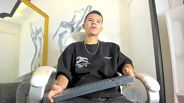 DylanRoyce  online show from 16, 4, 2026