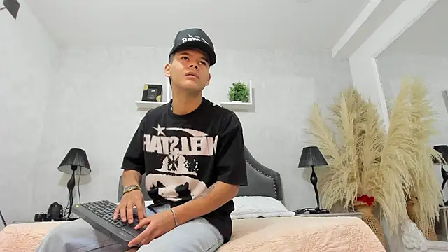 Snapshot of DylanRoyce_ chatting on 1, 6, 2026 DylanRoyce online show from 1, 6, 2026