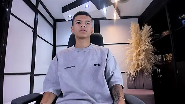 DylanRoyce  online show from 31, 3, 2026