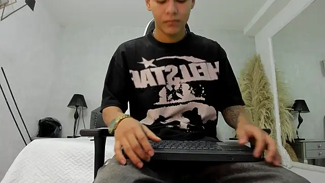 Snapshot of DylanRoyce_ chatting on 10, 6, 2026 DylanRoyce online show from 10, 6, 2026
