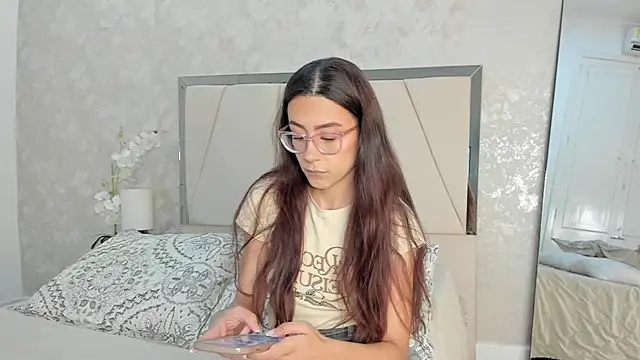 Arii wilde online show from 13, 4, 2026