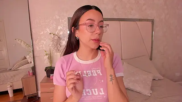 Snapshot of Arii_wilde chatting on 25, 6, 2026 Arii wilde online show from 25, 6, 2026