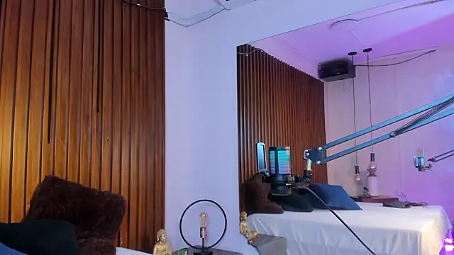 Snapshot of Laila-Miller chatting on 2, 3, 2026 Laila-Miller online show from 2, 3, 2026