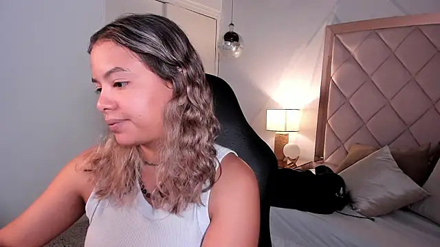 Snapshot of dulce_lyraa1 chatting on 7, 7, 2026 dulce lyraa1 online show from 7, 7, 2026