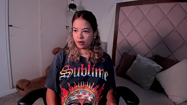 Snapshot of dulce_lyraa1 chatting on 13, 7, 2026 dulce lyraa1 online show from 13, 7, 2026