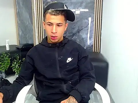 Hollmanhot online show from 15, 4, 2026