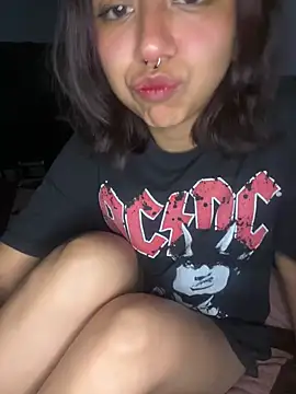 kiss-Me01 online show from 26, 5, 2026
