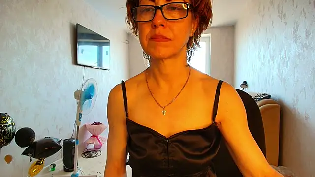 Snapshot of LioraWeiss chatting on 25, 5, 2026 LioraWeiss online show from 25, 5, 2026