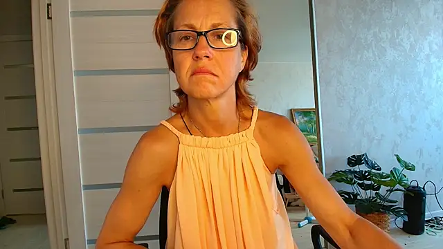 Snapshot of LioraWeiss chatting on 11, 7, 2026 LioraWeiss online show from 11, 7, 2026