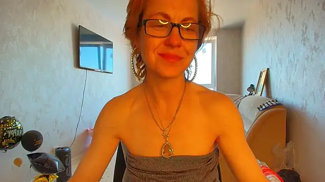 Snapshot of LioraWeiss chatting on 23, 5, 2026 LioraWeiss online show from 23, 5, 2026