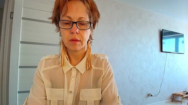 Snapshot of LioraWeiss chatting on 4, 5, 2026 LioraWeiss online show from 4, 5, 2026