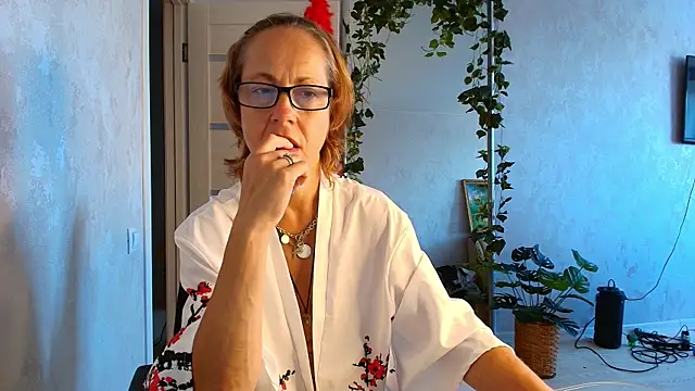 Snapshot of LioraWeiss chatting on 21, 7, 2026 LioraWeiss online show from 21, 7, 2026