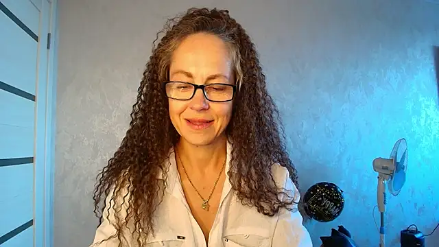 Snapshot of LioraWeiss chatting on 3, 6, 2026 LioraWeiss online show from 3, 6, 2026