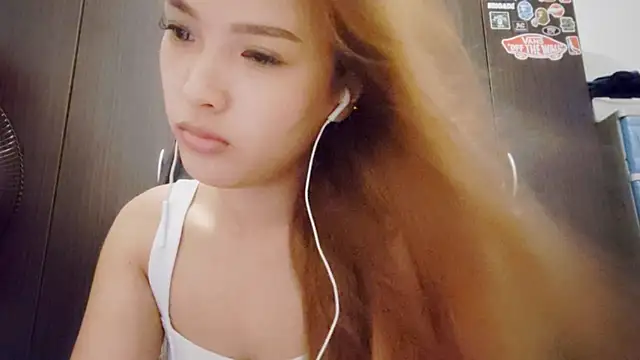 EllieCoconut001 online show from 15, 6, 2026