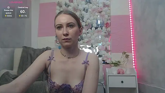 EmberLuna  online show from 30, 5, 2026
