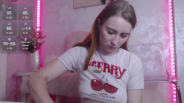 Snapshot of EmberLuna_ chatting on 6, 7, 2026 EmberLuna online show from 6, 7, 2026