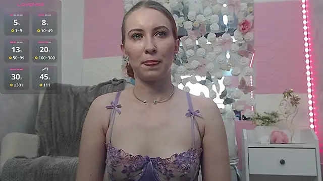EmberLuna  online show from 3, 6, 2026