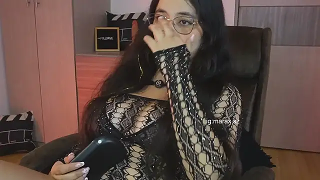 Snapshot of Mara_HugeAss chatting on 8, 7, 2026 Mara HugeAss online show from 8, 7, 2026