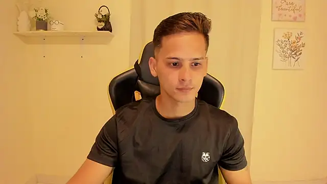 sexy andres01 online show from 2, 6, 2026